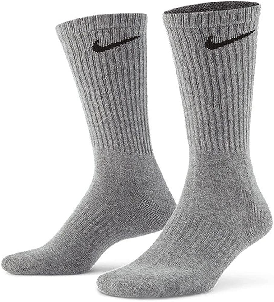 Los calcetines deportivos Nike Everyday Cushion Crew son la elección perfecta para cualquier actividad física. Su acolchado de felpa en la planta del pie y su tejido transpirable te brindan la comodidad y soporte que necesitas para mejorar tu rendimiento. Además, su diseño de ajuste dinámico asegura que los calcetines se mantengan en su lugar mientras te mueves. No esperes más para experimentar la calidad y el estilo de Nike en tus entrenamientos. ¡Compra ahora los calcetines Nike Everyday Cushion Crew y siente la diferencia en tu desempeño físico!